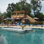 Camping Mobil-home Sur Pilotis Avec Terrasse - Api-1-52-1009 *
